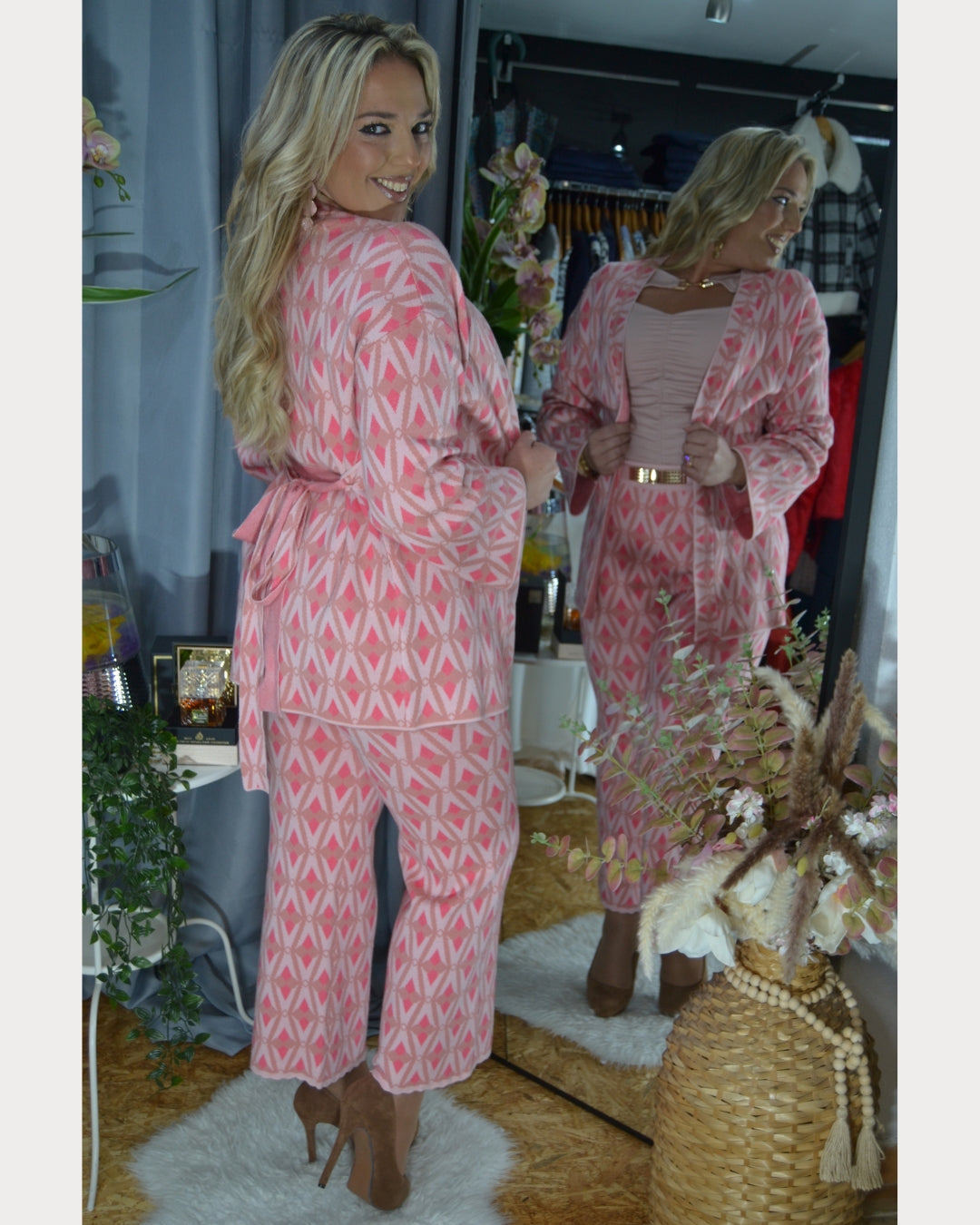 Conjunto Rosa Calça e Casaco